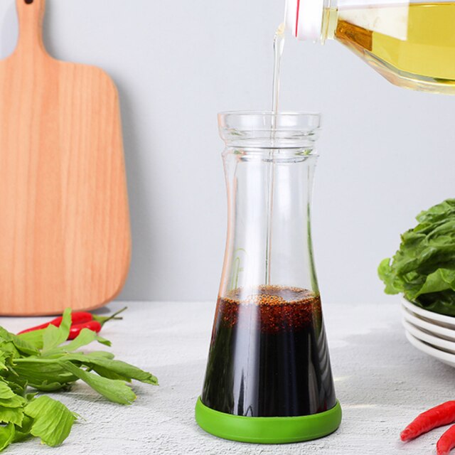 Manual Rotating Salad Dressing Stirring Cup