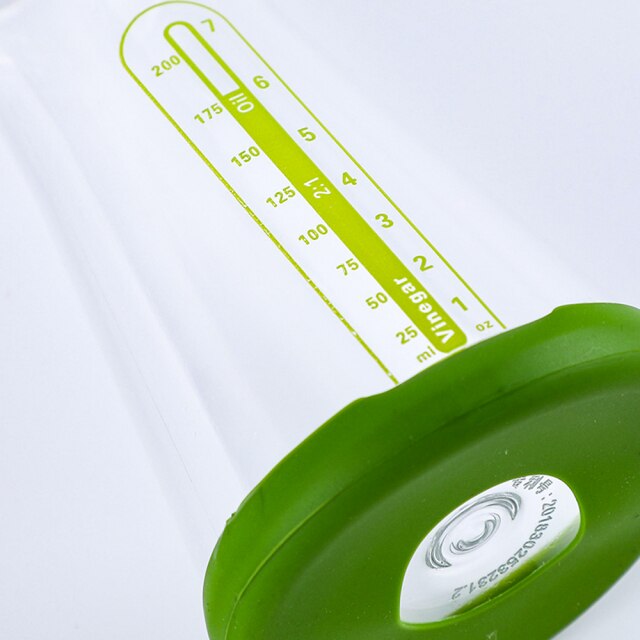 Manual Rotating Salad Dressing Stirring Cup